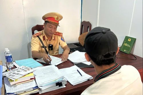TP.HCM: Đánh võng trên quốc lộ, nam thanh niên bị phạt 9 triệu đồng