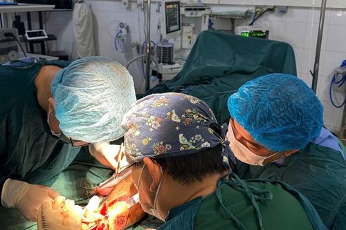 Bệnh viện tỉnh Điện Biên nối thành công vết đứt rời cổ chân do tai nạn giao thông