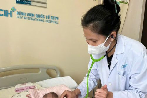 Phẫu thuật thành công bé sơ sinh có tim nằm bên phải