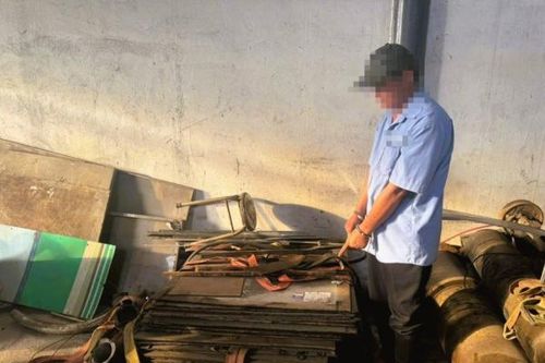 Tài xế chở tài sản của công ty đi bán lấy tiền tiêu xài