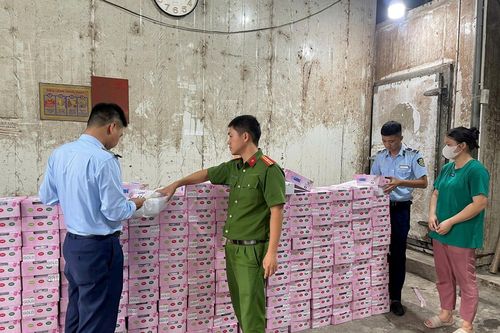 'Chặn' nhiều vi phạm trong lĩnh vực an toàn thực phẩm, đồ chơi bạo lực