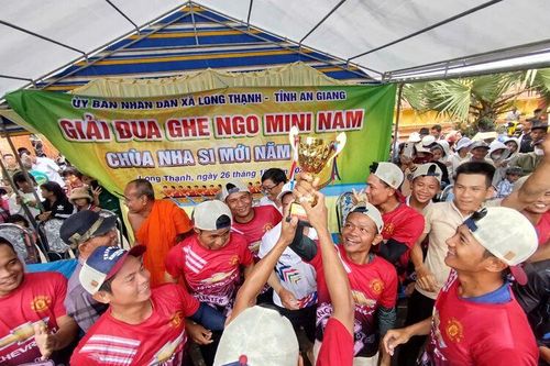 Xã Long Thạnh tổ chức Giải Đua ghe ngo mini năm 2025
