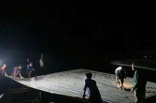 Sạt lở nghiêm trọng tái diễn tại xã Tân Long, 4 căn nhà bị cuốn trôi