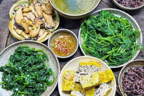 Rau xanh đắt đỏ sau mưa lũ: Chuyên gia hướng dẫn cách đảm bảo dinh dưỡng cho gia đình