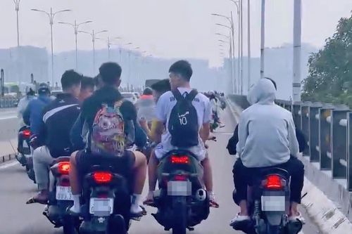Xử lý nhóm thanh niên điều khiển xe máy 'đầu trần', dàn hàng ngang trên cầu Vĩnh Tuy
