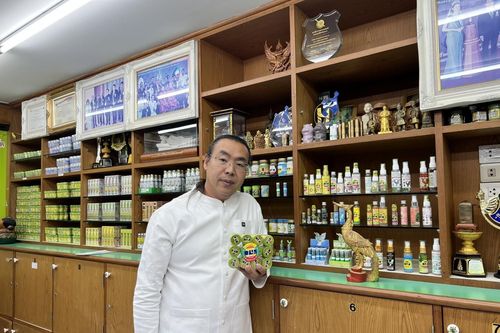Chân dung ông chủ hãng dầu hít nổi tiếng Thái Lan