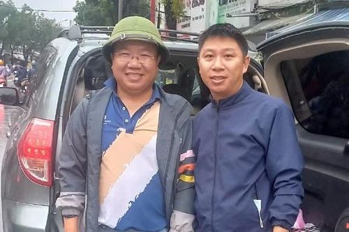 Những 'người hùng' đằng sau bức ảnh sản phụ bị vỡ ối giữa nước lũ ở Huế