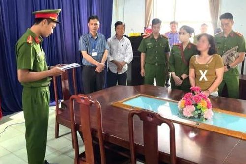 Bắt đối tượng lợi dụng quyền tự do dân chủ