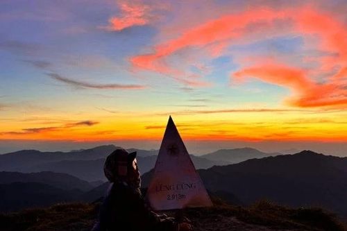 Trekking Lùng Cúng đón biển mây, nghe núi rừng thì thầm