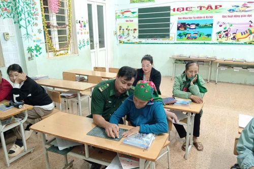 Đồn Biên phòng Mỹ Lý: Vừa dạy học xóa mù chữ, vừa vận động nhân dân giao nộp vũ khí và tuyên truyền phòng, chống tảo hôn