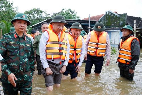 Tổng Bí thư: Đảm bảo bà con vùng lũ đủ lương thực, đủ ăn, đủ mặc