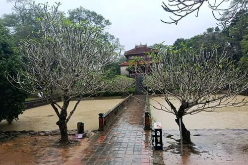 Huế tạm ngừng đón khách tại các điểm di tích do mưa lũ trở lại