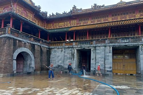 Các điểm di tích Huế mở cửa đón khách trở lại sau lũ