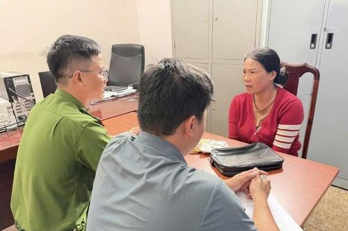 Bắt 'nữ quái' cướp giật tài sản của cụ ông bán vé số