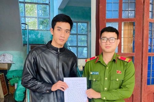 Người dân xúc động cảm ơn Công an xã