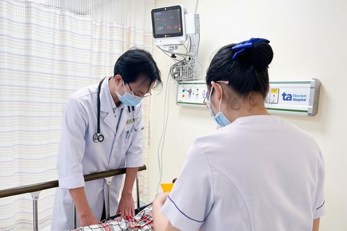 Thêm 11 trường hợp nghi ngộ độc nhập viên sau khi ăn bánh mì trên đường Nguyễn Thái Sơn