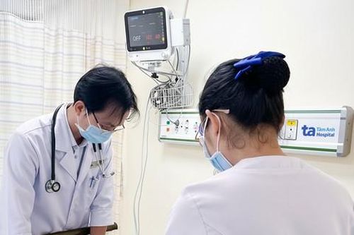 TPHCM: Hàng chục người nhập viện sau khi ăn bánh mì, nghi bị ngộ độc thực phẩm