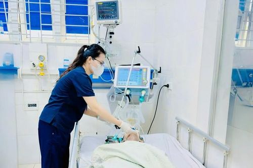 Cứu sống cụ ông 80 tuổi suy hô hấp nguy kịch