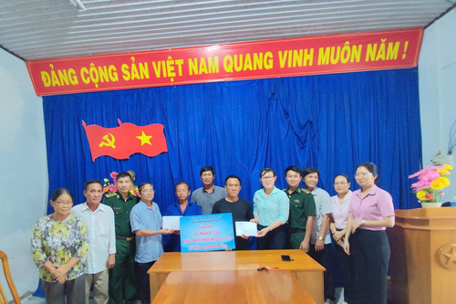 Bộ đội Biên phòng tỉnh Lâm Đồng giúp dân khắc phục hậu quả bão số 13