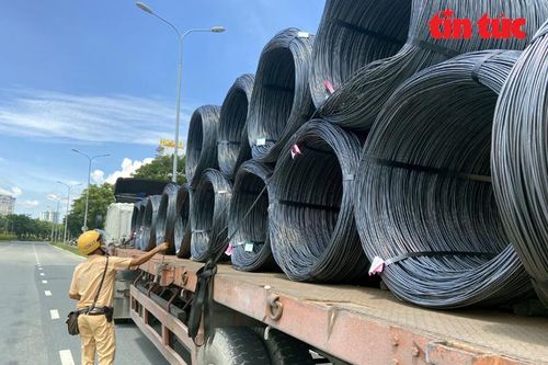TP Hồ Chí Minh: Siết chặt kiểm soát xe tải nặng dịp cuối năm