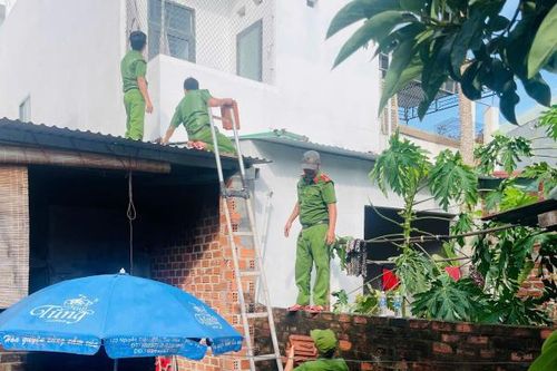 Công an Gia Lai giúp gia đình chính sách, neo người sửa nhà hỏng do bão