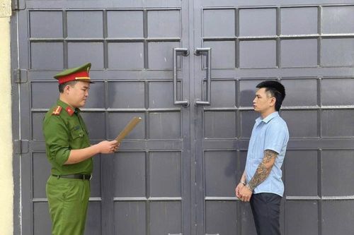 Chiếm đoạt số lượng lớn vàng, bạc của người bạn tù
