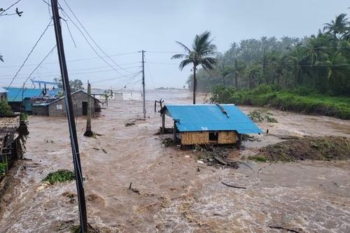 Bão Fung Wong gây thiệt hại diện rộng tại Philippines, ít nhất 2 người chết