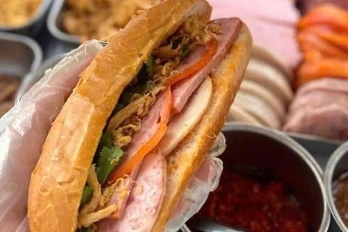 Bộ Y tế vào cuộc vụ nghi ngộ độc thực phẩm sau khi ăn bánh mì