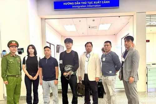 Bàn giao đối tượng truy nã quốc tế cho Cảnh sát Hàn Quốc