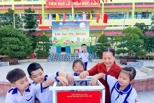 Trường Tiểu học Phùng Ngọc Liêm ủng hộ gần 28 triệu đồng giúp đồng bào miền Bắc