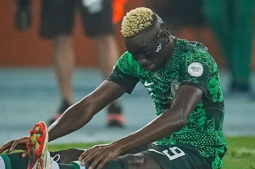 Bóng đá Nigeria tự thua trước khi ra sân