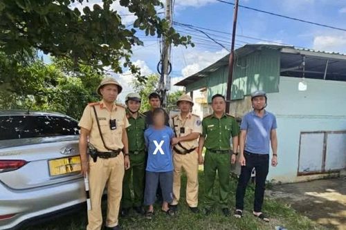 CSGT bắt nghi phạm trộm cắp