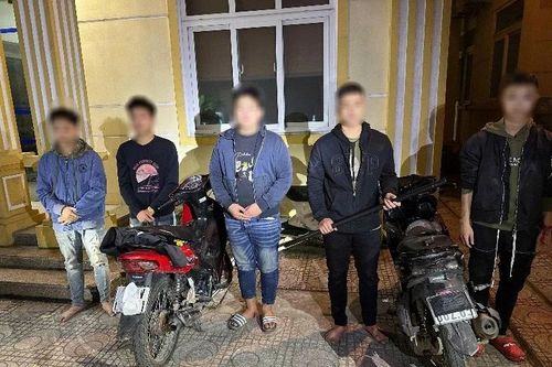 Ngăn chặn nhóm thanh thiếu niên mang hung khí đánh nhau ở Hà Nội