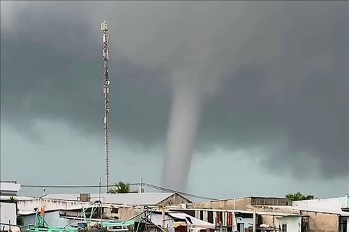 Xuất hiện vòi rồng trên vùng biển Cà Mau