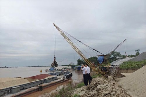 Xử phạt chủ bến bãi vật liệu không phép ở Hưng Yên