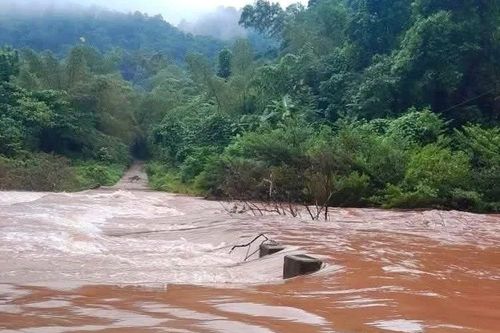 Mưa lớn gây ngập sâu, nhiều khu vực biên giới ở Quảng Trị bị chia cắt