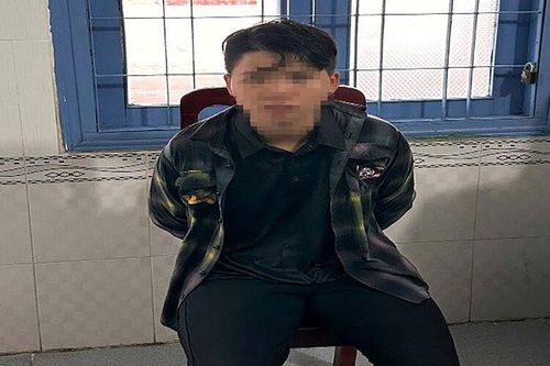 Bắt nhanh đối tượng 15 tuổi dùng dao đâm tài xế xe ôm cướp tài sản