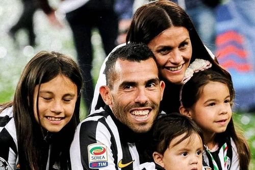 Tevez kiếm tiền để chu cấp cho cả dòng họ