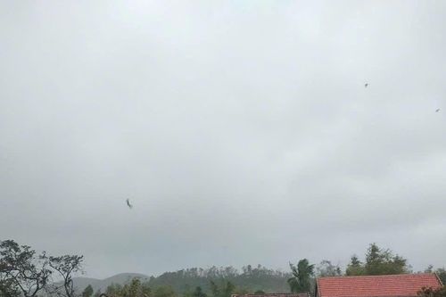 Đắk Lắk: Nước lũ dâng chạm nóc nhà, nhiều người dân lên mạng xã hội cầu cứu trong đêm