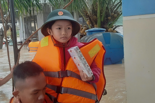 Sư đoàn 31 (Quân đoàn 34) giúp dân vượt lũ dữ