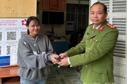 Nhặt được của rơi trả lại người mất