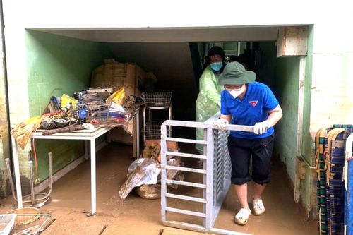 Trường Đại học Khánh Hòa hỗ trợ khắc phục hậu quả mưa lũ