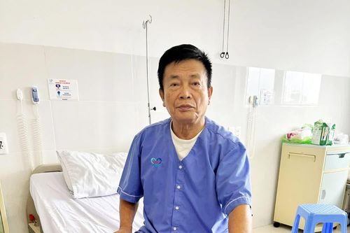 Cựu chiến binh vượt lũ cứu dân