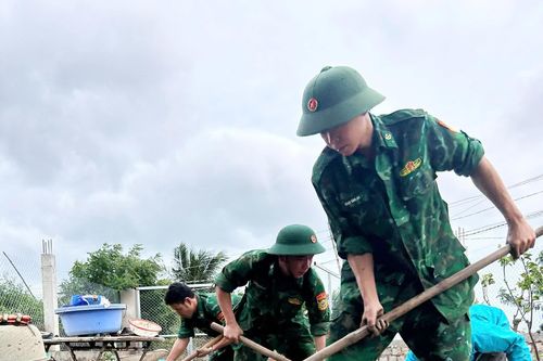 Đồng hành, hỗ trợ người dân ổn định cuộc sống sau mưa lũ