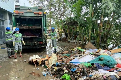 Môi trường Đô thị Quảng Ngãi hỗ trợ khắc phục môi trường sau lũ tại Đắk Lắk