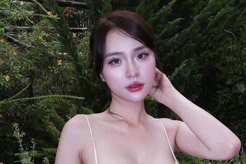 Đường cong và gu thời trang táo bạo của người đẹp Cà Mau