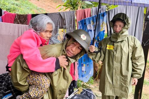 Chung tay khắc phục mưa lũ, sạt lở khu vực Khánh Sơn