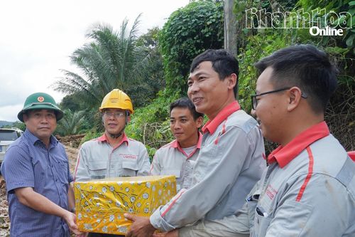 Khẩn trương thông tuyến, bảo đảm điện - nước - viễn thông