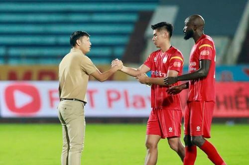 V-League 2025/26: Giữa đường thay tướng, mất quân