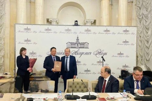 GS.VS. Châu Văn Minh nhận danh hiệu Viện sĩ Viện Hàn lâm Khoa học Nga